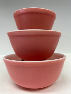 Vintage 1950’s PYREX “ Pink Flamingo “ 403 ,402 & 401 mixing bowls USA